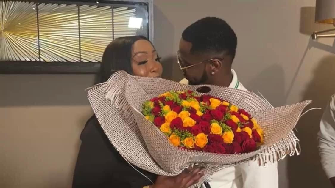 Zambians criticise singer Kizz Daniel for refusing to collect flowers from a lady at the airport