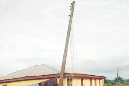 Panic As Man In Edo Gets Electrocuted While Carrying Out Repairs On Electric Pole